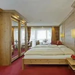 Hotell Hotel Holiday 3*
