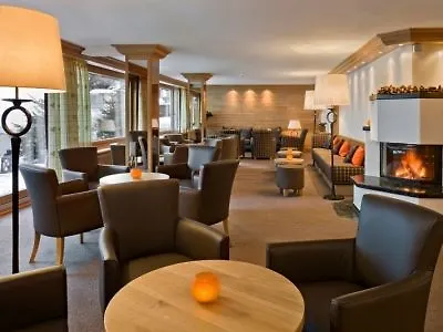 Ξενοδοχείο Hotel Holiday 3*