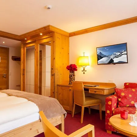Hotel Holiday 3*