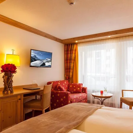 Hotell Hotel Holiday 3*